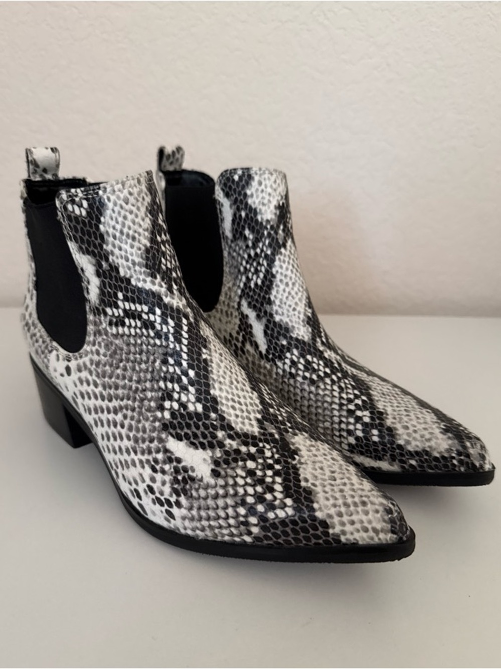 Blondo Waterproof Snake Print Leather Chelsea Booties Black White Western